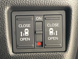 【両側パワースライドドア】スマートキーや運転席のスイッチで後席両側スライドドアの開閉が可能♪電動だから力を入れてドアを開ける必要が無く、小さなお子様でも簡単に開け閉めでき快適です♪