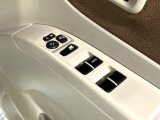 【電動格納ミラー】サイドミラーは電動格納式となっており、狭い駐車場でもキズがつくリスクを抑えられます。