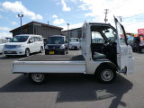 すべての車に外装のコーティングと各種ルームクリーニングを施工いたします!外装も内装も愛車はいつもピカピカキレイが気持ちいいですね♪