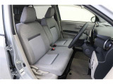 【ベンチシート】広々とした運転席&助手席です。もちろんクリーニング済みですので清潔感があり気持ち良く乗っていただけます。
