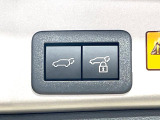 【パワーバックドア】スマートキーや運転席のボタンを押すだけでリアゲートが自動で開閉します!荷物を持っている時や、高い位置にあるバックドアを閉める際に便利な機能です♪
