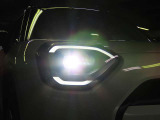 LEDオートヘッドライトを搭載しております。非常に明るく夜間走行時に非常に重宝します。