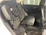 後席をはね上げれば、「もうひとつの荷室」が生まれます。