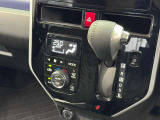 操作しやすいインパネシフトとオートエアコンパネル。視認性に優れ、運転中でもスムーズにダイヤルやレバーの操作が行えます。