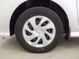 純正なので車に似合うデザインになっていますね。スタッドレスタイヤもご相談下さい。