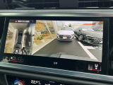 ●360度カメラ『車両の4つのカメラから得た映像を合成し、上空から眺めているような映像をモニターに映し出します。車両周辺の歩行者や障害物などの発見に役立ちます。』