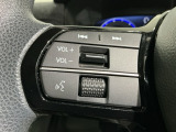 ステアリングにオーディオ操作スイッチが付いています。オーディオ画面に直接タッチしなくても操作が出来ますので、運転に集中できます。