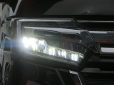切れにくく明るいLEDヘッドライト装備!