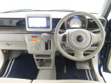 運転席からの視界はこんな感じです☆お気軽にご来店いただき、実際に座って是非お確かめください。ドライバーに寄り添う快適な操作フィールをもたらすステアリングです。