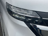 LEDライトは白色光で遠くまで明るく照らし、夜間の安全運転をサポートします