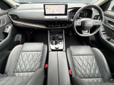 前席内装の全体像です。是非実車をご覧にお越し頂き実際にお座りください。