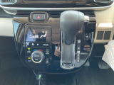 スポーツシフトに入れてマニュアル車感覚の走行が出来ます。山道走行や高速道路の走行に大活躍です★