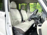 運転席シート廻りは使用感も少なく、良好な状態となっています。丁寧に使われていたことがよくわかりますね。