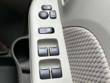 ドアミラー格納、パワーウインドウ装備しています。