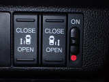 運転席からもスライドドアを楽々操作でスピーディーに!またスマートキーでも開閉できるので便利です。