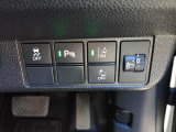 パーキングセンサーや横滑りを防ぐVSA等のスイッチ類は運転席の右側、手の届きやすい位置にあります。