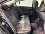 ゆったり座れるリヤシート!足元が広々としていて、乗り心地も良いです!