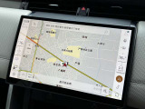 新インフォテイメントシステム「Pivi Pro」に搭載される3Dサラウンドカメラシステム。車輌AIにより車輌を含む周囲の映像を立体的に表示。よりスムーズな駐車や発進が可能となります。