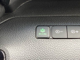 ECONモードの機能として、「燃費が良くなるアクセル制御」があります。アクセルペダルを余分に踏み込んでしまった場合でも、自動的に燃料の噴射量を抑え、エンジンの効率が良い領域で働かせるようにします。