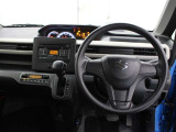 運転席廻りです。