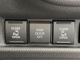 【両側パワースライドドア】スマートキーや運転席のスイッチで後席両側スライドドアの開閉が可能♪電動だから力を入れてドアを開ける必要が無く、小さなお子様でも簡単に開け閉めでき快適です♪