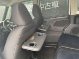 左右後席シートバックテーブル付いてます♪