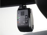 ◆ドライブレコーダー◆映像・音声などを記録する自動車用の装置です。 もしもの事故の際の記録はもちろん、旅行の際の思い出としてドライブの映像を楽しむことができます。