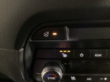運転席、助手席には3段階で温度調節が可能なシートヒーターを装備しております。ステアリングヒーターはハンドルをじんわりと温めます♪寒い朝でも快適に運転できますよ♪