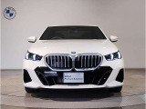 ☆BMWの代名詞とも言える【キドニーグリル】一目見ただけでBMW車であると認識できる確固たるアイコンとして存在感を放ちます☆