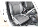 XT-エディションのシートは撥水ファブリックに合成皮革!濡れたウエットスーツや雪が付いたスキーウエアでも気兼ねなくドライブが出来るのがXT-エディションの強みです!