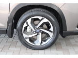 タイヤサイズは225/55R18 純正アルミホイール装着です!