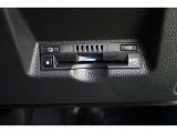 ボイスタイプのETC搭載。高速道路出入口もスマートに通過! 今やマストアイテムですね。納車前には使用できるようにセットアップをさせていただきます。ETCカードの取扱もしておりますのでご相談ください。