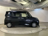 運転席側も電動スライドドアになってます。ショッピングなどでのお買い物時手がふさがっていてもドアに軽く触れるかリモコンで開閉できるので便利です!
