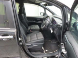 ぜひ展示車の運転席に座ってみてください。