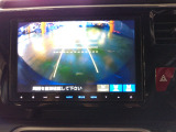 バックカメラの画像です。ガイドラインがスムースな車庫入れをサポートいたします。車庫入れの安心感がアップしますね。
