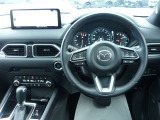 ◆チルト&テレスコピックステアリング◆ドライバーのさまざまな体格に応じて適切な運転姿勢を取りやすいよう、ハンドルの前後位置と高さを調整できます◆