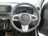 ステアリングから手を離さず、運転に集中したままオーディオ等の操作ができます。