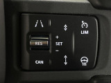【全車速対応アダプティブクルーズコントロール】ミリ波レーダー+ステレオカメラ+赤外線により前方車輌を認識し、高速道路などの自動車専用道路や渋滞時などではドライバーの負担を大幅に軽減してくれます。