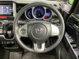 【ステアリングスイッチ】運転中、前方から目線をそらすことなく、オーディオ等の操作が可能な便利機能!安心&快適なドライブを演出してくれます♪