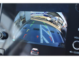 リヤカメラ付きなので、シフトレバーをリバースにすると連動してカメラ映像に切り替わります。