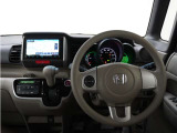 運転にかかわる様々な操作を安全に行えるように視点移動が少なく、操作性に配慮されたスイッチ類が凝縮されたコクピットです。