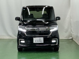 LEDヘッドライトを装備しています。LEDヘッドライトはとても明るく、雨の日や夜間走行も安全・安心です。オートライトコントロール付きで周囲の明るさに応じて自動で点灯・消灯します