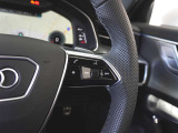 各モデルの情報がインプットされた専用テスターで過去の細かな不具合を確認し、モデルの各部位ごとに専用スペシャルツールを用いて整備します。