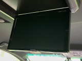 【フリップダウンモニター】大画面モニターで後席でもエンタメをお楽しみいただけます。小さなお子様にも大人気の装備です♪
