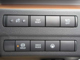 エマージェンシーブレーキは、 約10〜80km/h の範囲で前方の車両や歩行者と衝突する可能性がある場合に作動し、自動的に停止又は減速することにより 衝突回避や衝突被害の軽減を図ります。