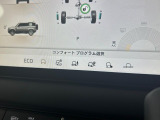 高い走破性も魅力のランドローバー。それを実現するテレインレスポンスには「オンロード」「草/砂利/雪」「泥/轍」「砂地」のモードを搭載!地形や天候に左右されない足元の確かさを実感ください。