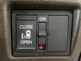 【片側パワースライドドア】片側がパワースライドドアになっており、運転席のスイッチやスマートキーでも開閉が可能です!開口部も広いので乗り降りも楽々♪