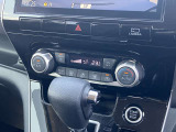 オールシーズン快適にドライブできます!温度をセットするだけで常に快適な温度を保ってくれるオートエアコン、大変に便利な装備です。