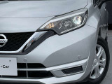 最新式はLEDヘッドランプですね。瞬時に明るい光が夜間の運転をぐっと楽にしてくれますよ。