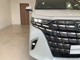 三眼LEDヘッドライト&シーケンシャルウィンカー(流れるウィンカー)&AHS(アダプティブ・ハイビーム・システム)・LEDフォグランプ付き!!